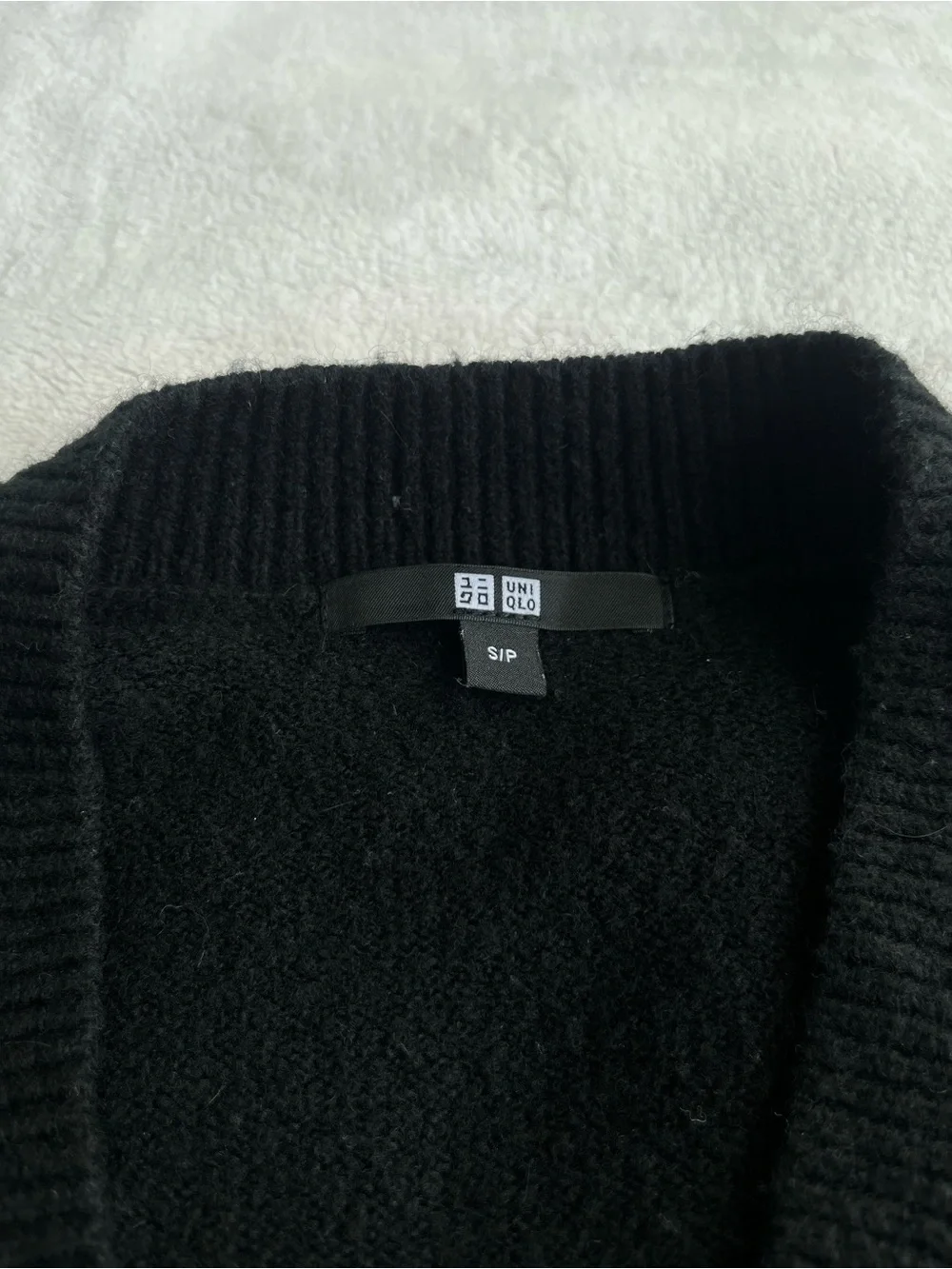 Uniqlo Black V-Neck Button Front Cardigan with Pockets - Picture 2 of 5